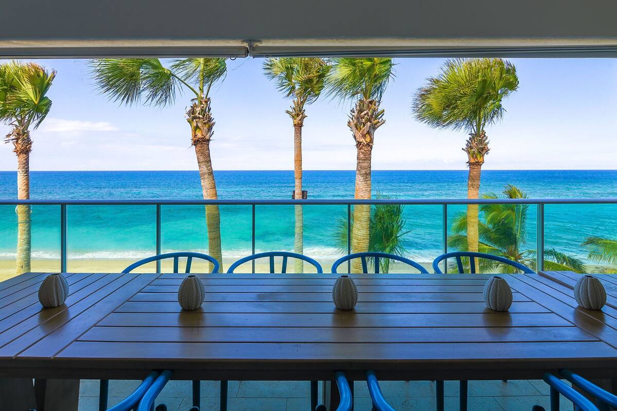 Penthouse panorámico, 4 habitaciones, vista al océano, frente al mar | Área de sala de estar