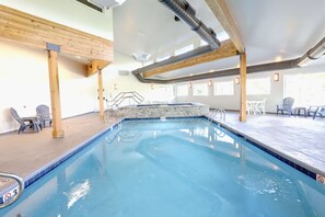 Innendørsbasseng