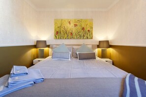 2 bedrooms, iron/ironing board, travel cot, WiFi - Central Hidden Gem - Fremantle Apartment (Fremantle)