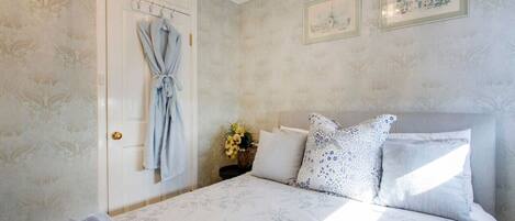 2 chambres, fer et planche à repasser, lit parapluie, Wi-Fi