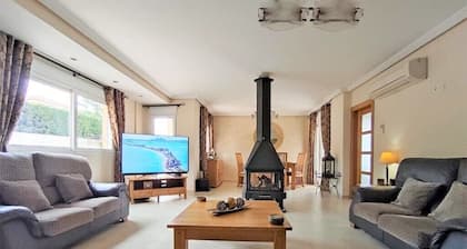 Luxury Villa with 4 bedrooms only 300 meters from the beach