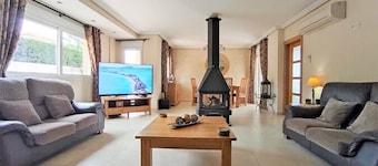 Luxury Villa with 4 bedrooms only 300 meters from the beach