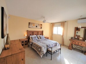 4 slaapkamers, een kluis op de kamer, een strijkplank/strijkijzer