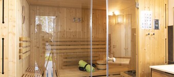 House Comfort, with outdoor whirlpool and sauna for exclusive use, 300m to the lake