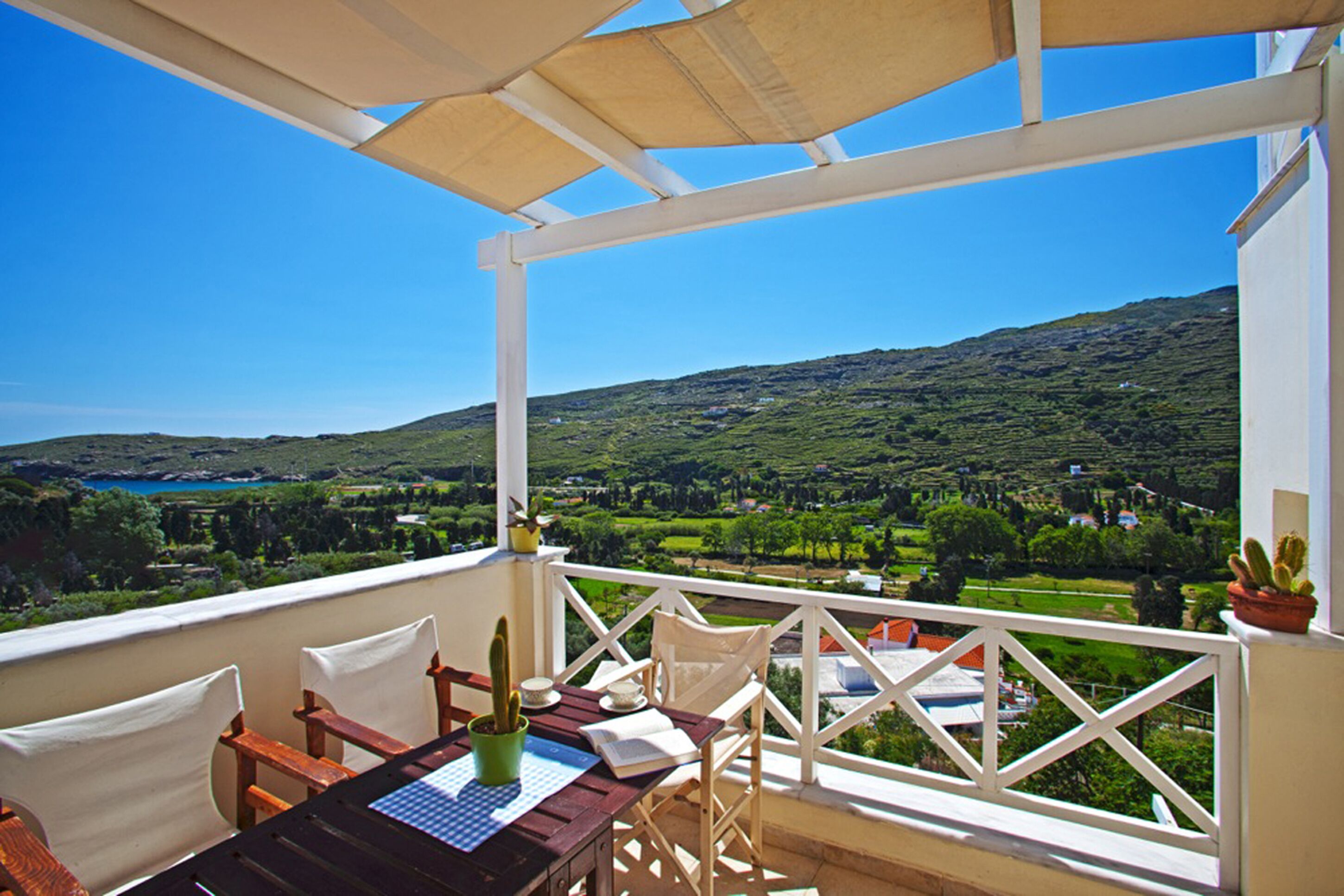 Deluxe Studio Suite, 1 King Bed, Balcony, Partial Sea View | Balcony view