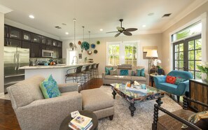 Smart TV, Netflix, Hulu, streaming services