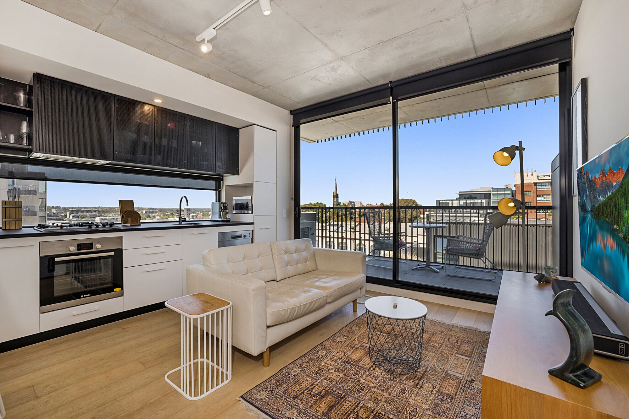 Prime Location near Richmond Cafes, Trams and MCG