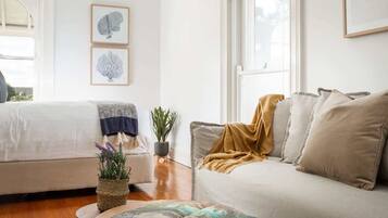 Desk, iron/ironing board, WiFi, bed sheets