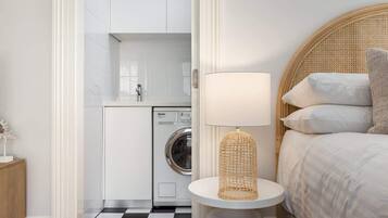 Desk, iron/ironing board, WiFi, bed sheets