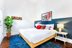 4 Schlafzimmer, Schreibtisch, Bügeleisen/Bügelbrett, Reisekinderbett