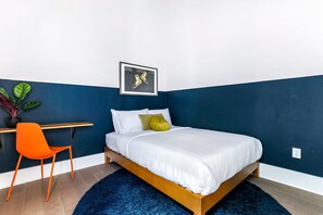 4 bedrooms, desk, iron/ironing board, travel cot