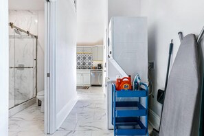 Dusche, Haartrockner, Shampoo
