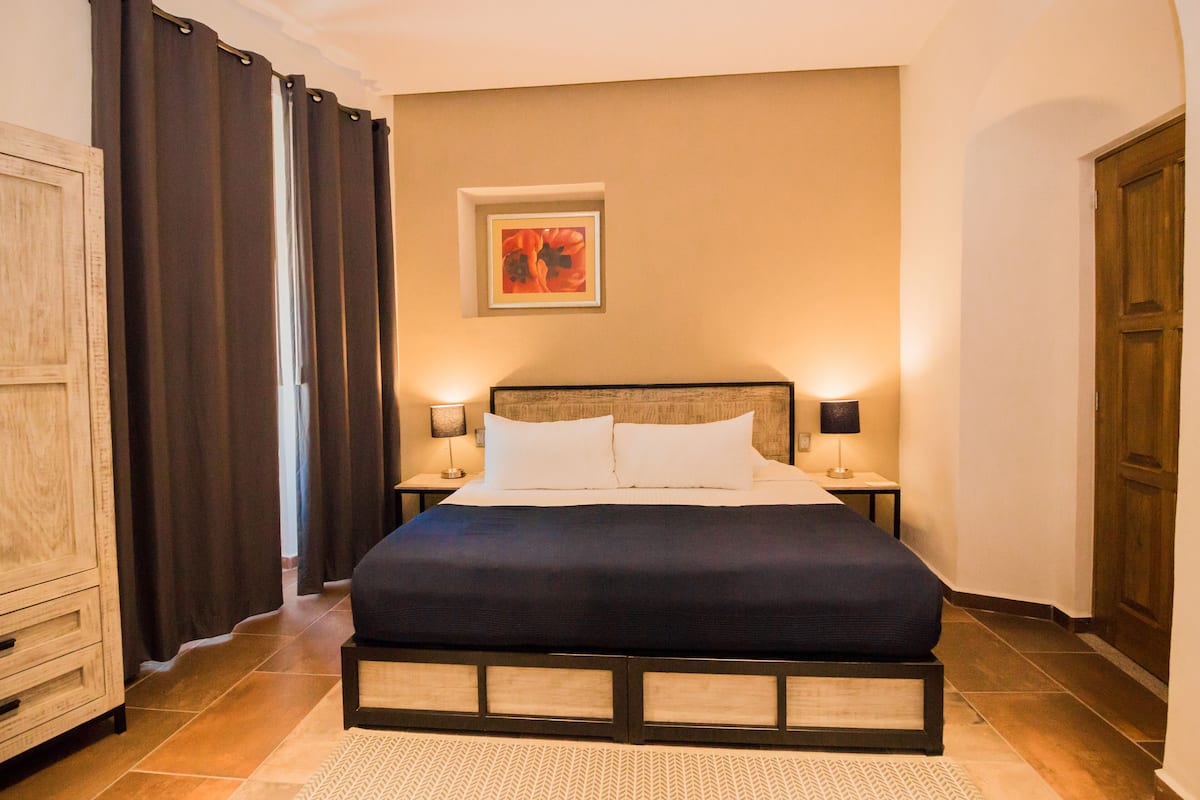 Economy Room | 2 bedrooms, individually decorated, desk, laptop workspace
