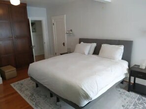 4 bedrooms, desk, iron/ironing board, WiFi