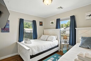 3 bedrooms, iron/ironing board, free WiFi, bed sheets