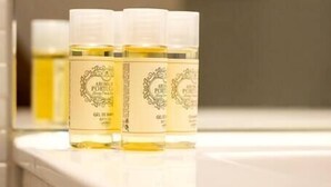 Three bottles of gel de parfum on a white surface. - Boavista Green Studio by DA'HOME (Porto)