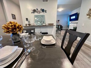Dining - House on a hill - view of Pittsburgh (Pittsburgh)