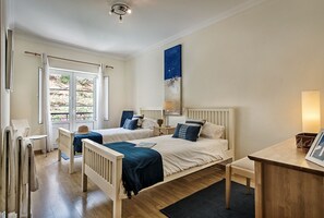 3 bedrooms, iron/ironing board, free WiFi, bed sheets