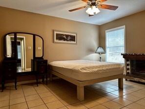 4 habitaciones, escritorio, tabla de planchar con plancha y wifi gratis 