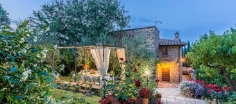 Villa in Monterchi-Arezzo,Pool,Whirlpool,Wi-Fi,Aircon,gorgeous view, sleep 10