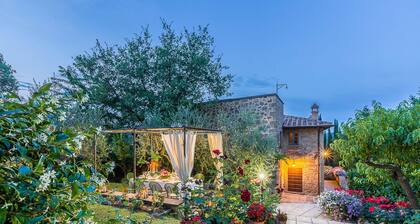 Villa in Monterchi-Arezzo,Pool,Whirlpool,Wi-Fi,Aircon,gorgeous view, sleep 10