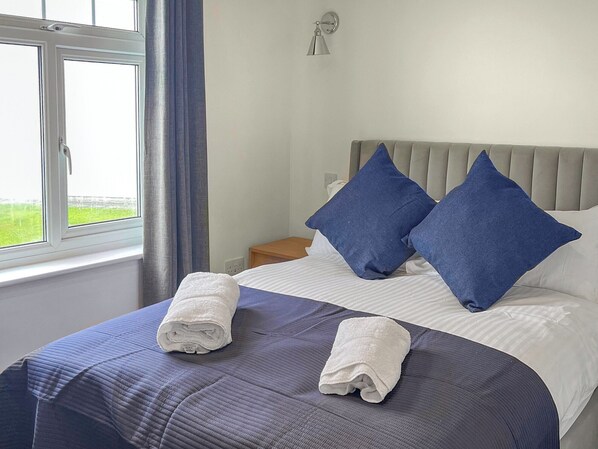 4 bedrooms, bed sheets