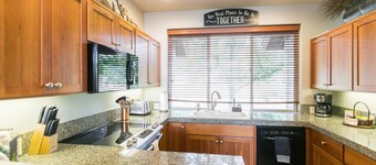 Townhome near Smith Rock, Concerts, Skiing and more! Resort amenities included