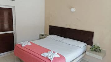 Quarto quádruplo standard | Wi-Fi de cortesia, roupa de cama