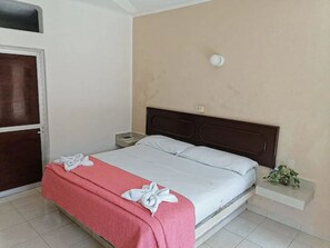 Standard Quadruple Room | Free WiFi, bed sheets - Hotel Rio Balsas (Manzanillo)