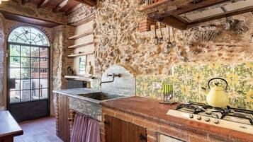 Fridge, stovetop, coffee/tea maker, cookware/dishes/utensils