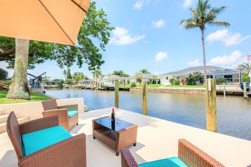 Top Location w/direct gulf access. Newly renovated kitchen and bathrooms