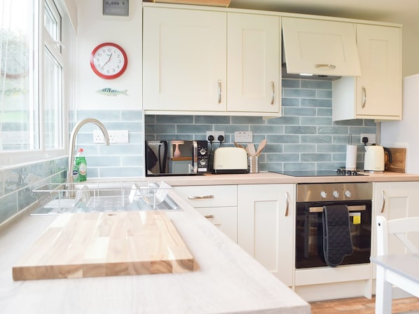 Dishwasher, cookware/dishes/utensils
