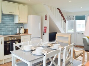 Dishwasher, cookware/dishes/utensils
