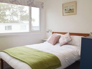 2 bedrooms, free WiFi, bed sheets - Sanderling - UK32837 (Freshwater East, near Pembroke)