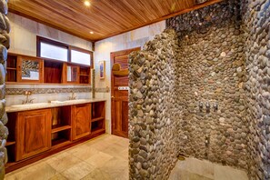 Hair dryer, towels, soap, toilet paper - Ocean Front Estate Casa # 3, Hermosa Palms, Playa Hermosa (Playa Hermosa)