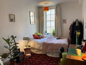 Apartment | 3 bedrooms, iron/ironing board, bed sheets - Charming 3-bed Apartment in London (London)
