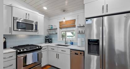 Downtown Fairhope Cottage-walking distance to everything!!!
