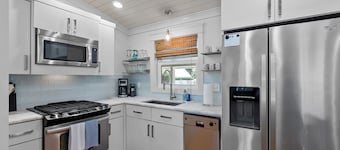 Downtown Fairhope Cottage-walking distance to everything!!!