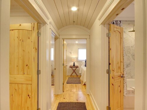 Downtown Fairhope Cottage-walking distance to everything!!!