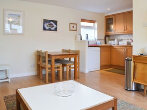 Dining - 2 bedroom accommodation in Newtonmore, near Aviemore (Newtonmore, near Aviemore)