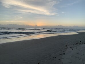 Beach nearby, sun-loungers, beach towels