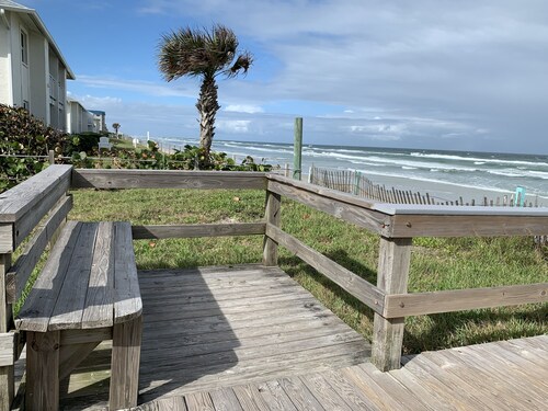 Happy Hours II Retreat 2bd/2ba updated beachside townhome w/loft