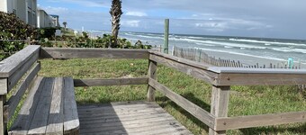 Happy Hours II Retreat 2bd/2ba updated beachside townhome w/loft