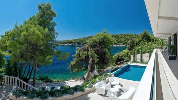 A balcony with a pool, overlooking a clear blue sea and a mountainous landscape. - Luxury Villa Notturno with Infinity Pool (Selca)