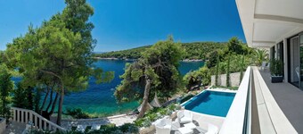 Luxury Villa Notturno with Infinity Pool
