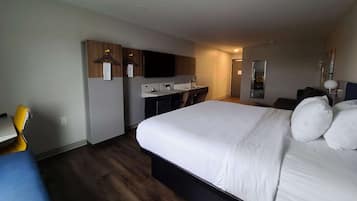 Desk, laptop workspace, free WiFi, bed sheets