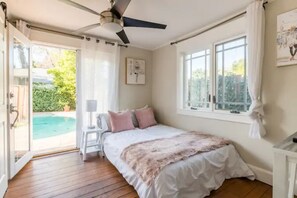 4 habitaciones, tabla de planchar con plancha, cuna de viaje y wifi