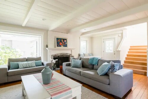 Modern 4bd Getaway In Downtown MV With Pool!