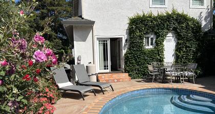Modern 4bd Getaway In Downtown MV With Pool!
