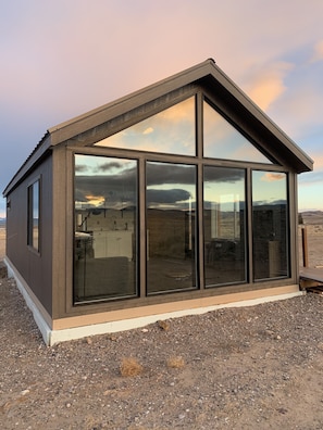 Exterior detail - Alturas 1: New Modern 1BR Cabin, Big Windows for Big Mountain Views (Dillon)